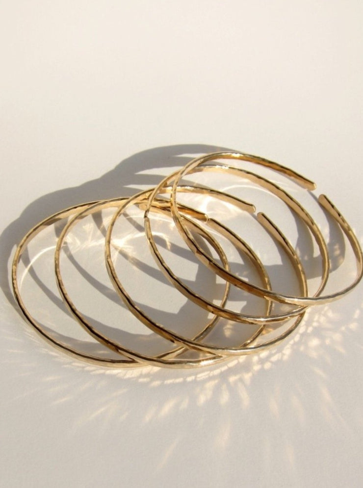 Fabulous Matched Set of 7 Etched 14K Bangle Bracelets - US Auction Online